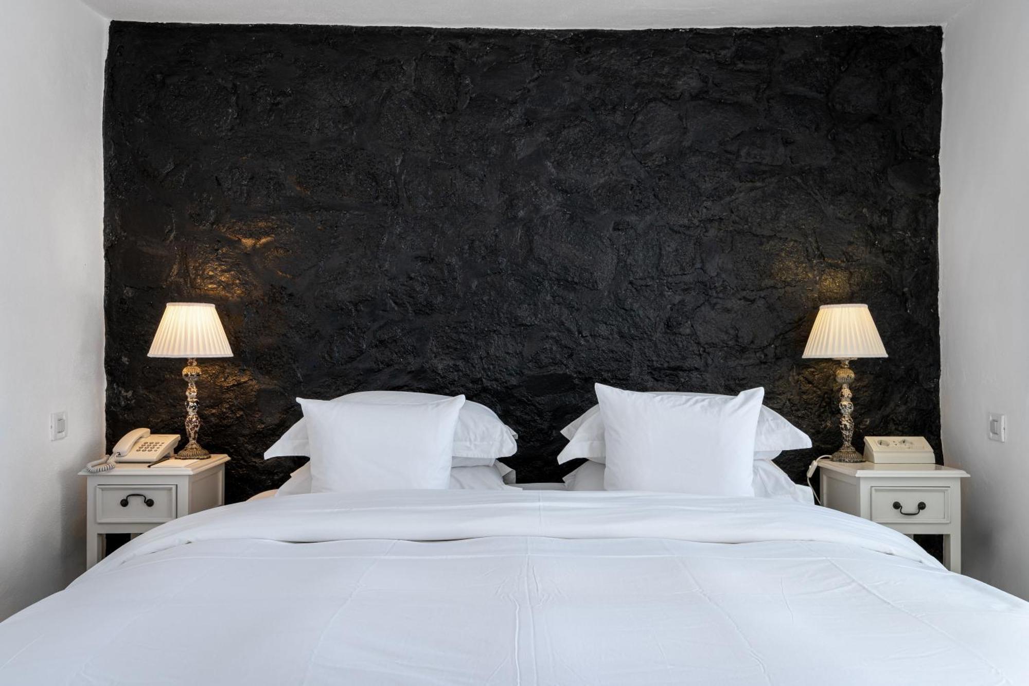 Iconic Santorini, a Boutique Cave Hotel Imerovígli Chambre photo